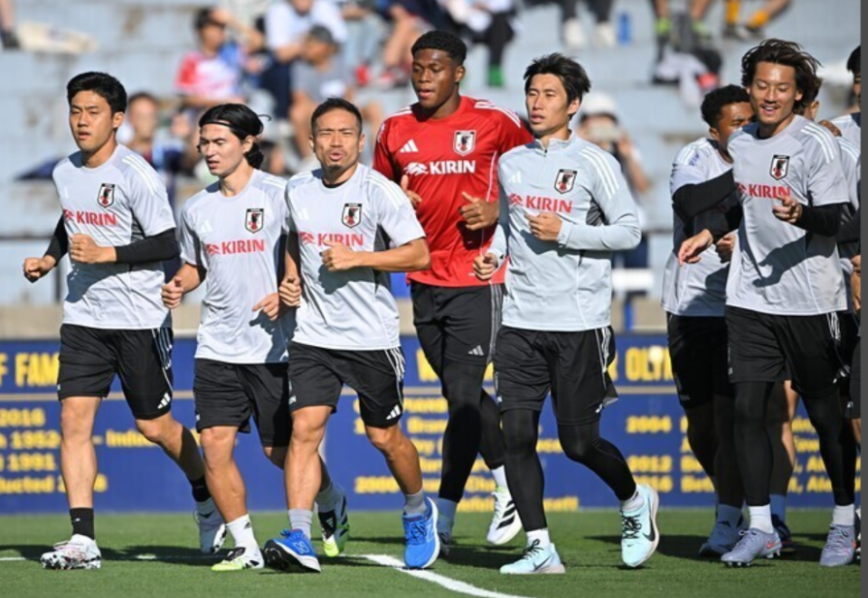 事实上, 日本队以 事实上, 日本队以