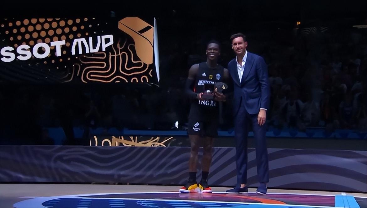 img, 年欧洲杯他, 生被砸头 img, 年欧洲杯他, 生被砸头