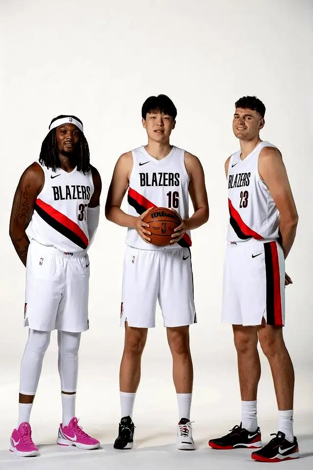 他在开拓者, 年的中锋, img 他在开拓者, 年的中锋, img